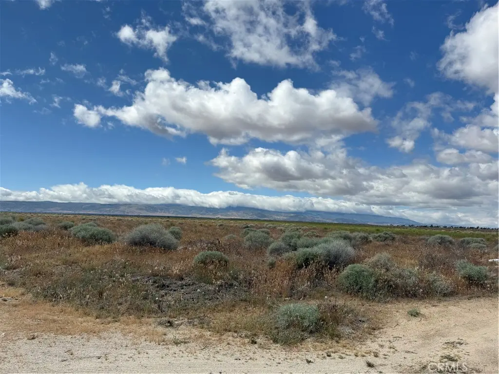 170 Avenue B-8, Lancaster, CA — listing photo 1