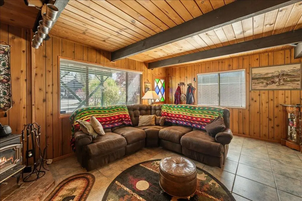 1123 W Aeroplane Boulevard, Big Bear, CA — listing photo 1
