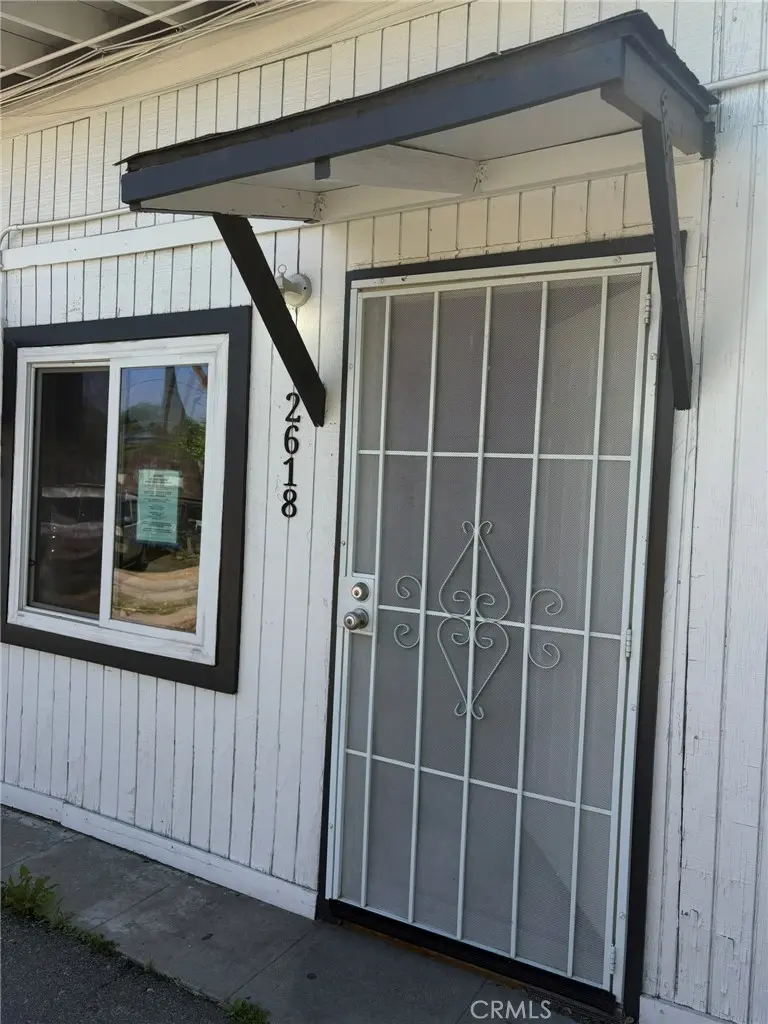 Residential Lease for rent at 2618 4th, Riverside, Riverside County, CA featuring 2 beds and 1 bath