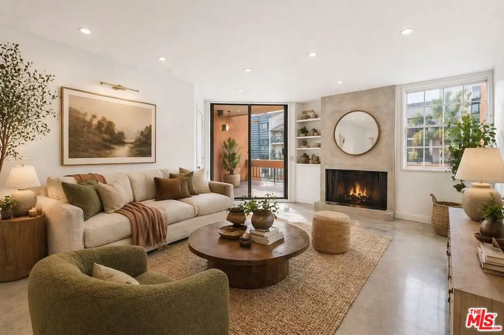 740 N Kings Road 102, West Hollywood, CA — listing photo 1