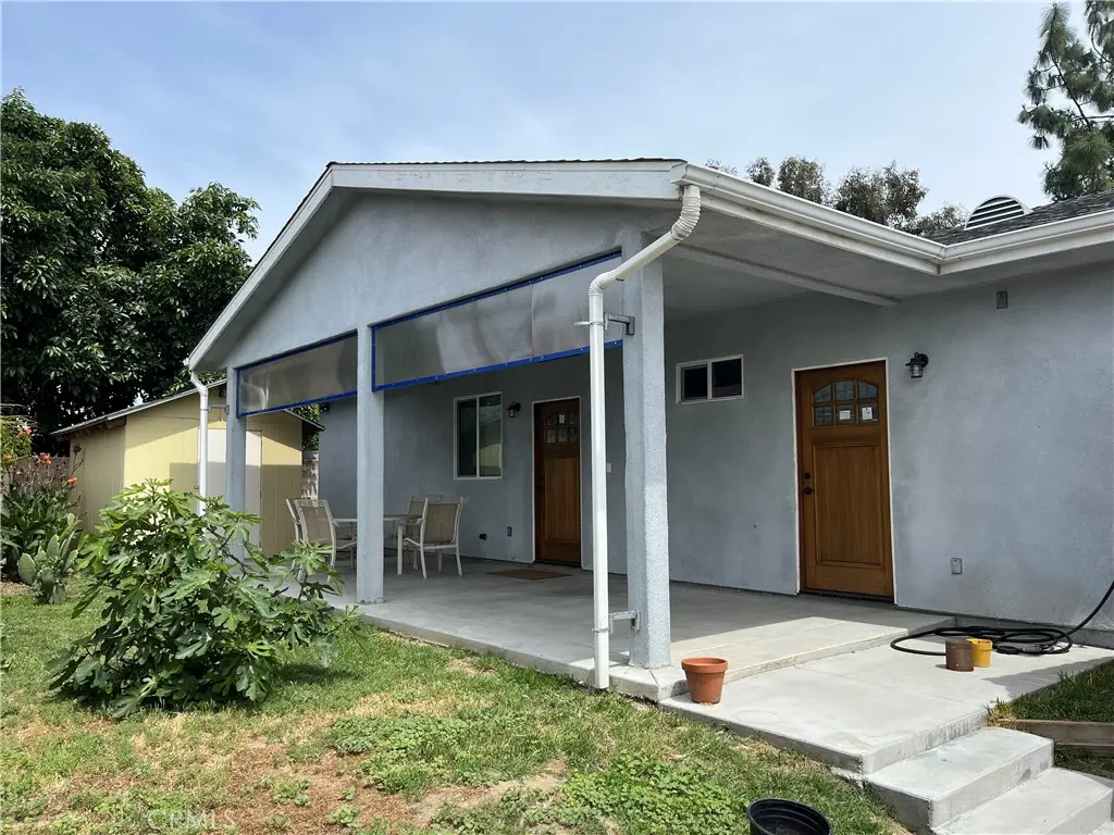 Residential Lease for rent at 1723 Lincoln Avenue, Pomona, Los Angeles County, CA featuring 2 beds and 2 baths