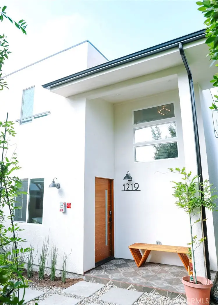 Residential Lease for rent at 1219 N Alexandria Avenue, Los Angeles, Los Angeles County, CA featuring 2 beds and 2 baths