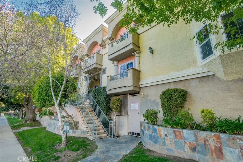7045 Woodley Avenue 218, Van Nuys, CA — listing photo 1