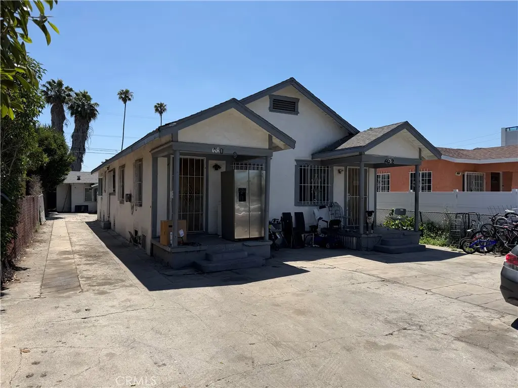 Duplex for sale at 678 W 61st 3, Los Angeles, CA