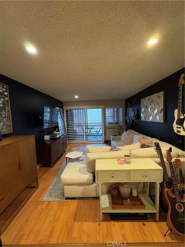 Condominium for sale at 1118 Valencia Street 113, Los Angeles, CA featuring 1 bed and 1 bath