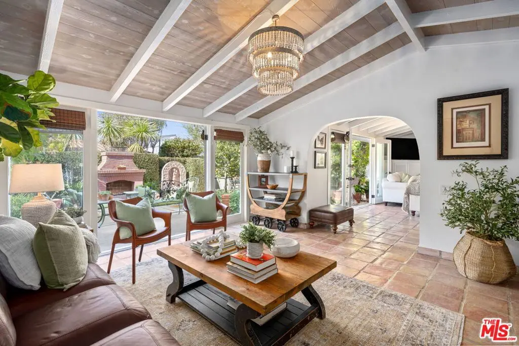 Residential Lease for rent at 213 Via Cordova, Newport Beach, Orange County, CA featuring 4 beds and 4 baths