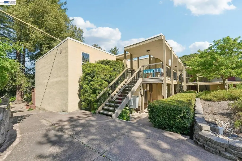 Condominium for sale at 651 Moraga Road #5, Moraga, CA featuring 1 bed and 1 bath