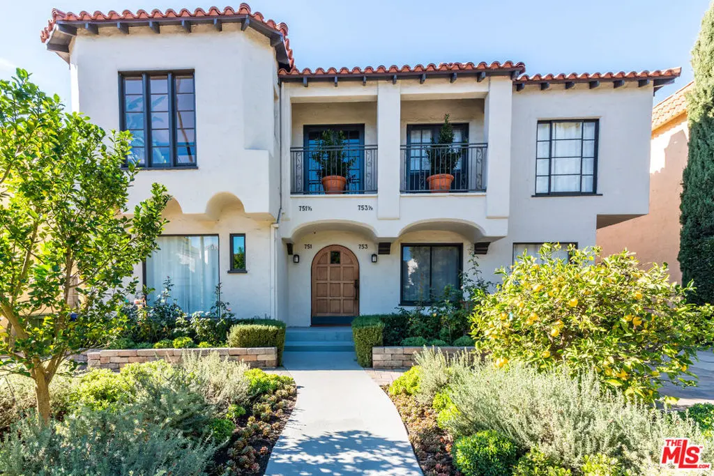 Residential Lease for rent at 751 N CROFT Avenue 1/2, Los Angeles, Los Angeles County, CA featuring 2 beds and 1 bath