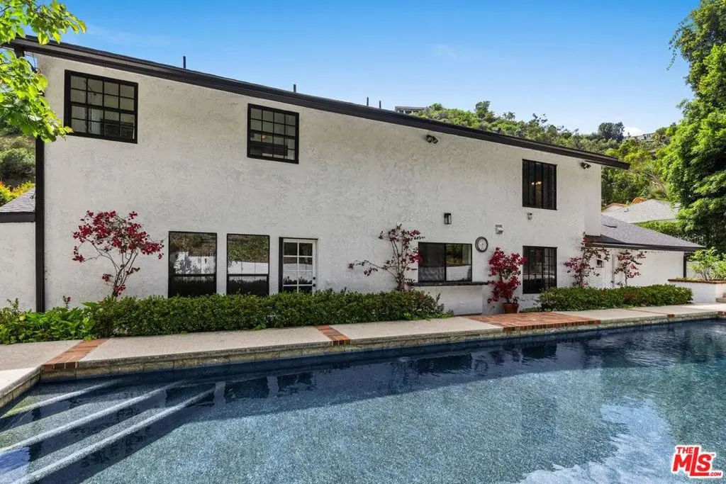 Residential Lease for rent at 1060 Chantilly Road, Los Angeles, Los Angeles County, CA featuring 5 beds and 5 baths