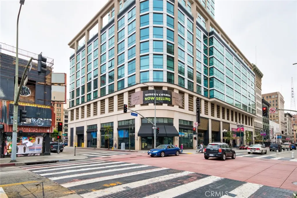 Condominium for sale at 400 S Broadway 921, Los Angeles, CA featuring 1 bed and 1 bath