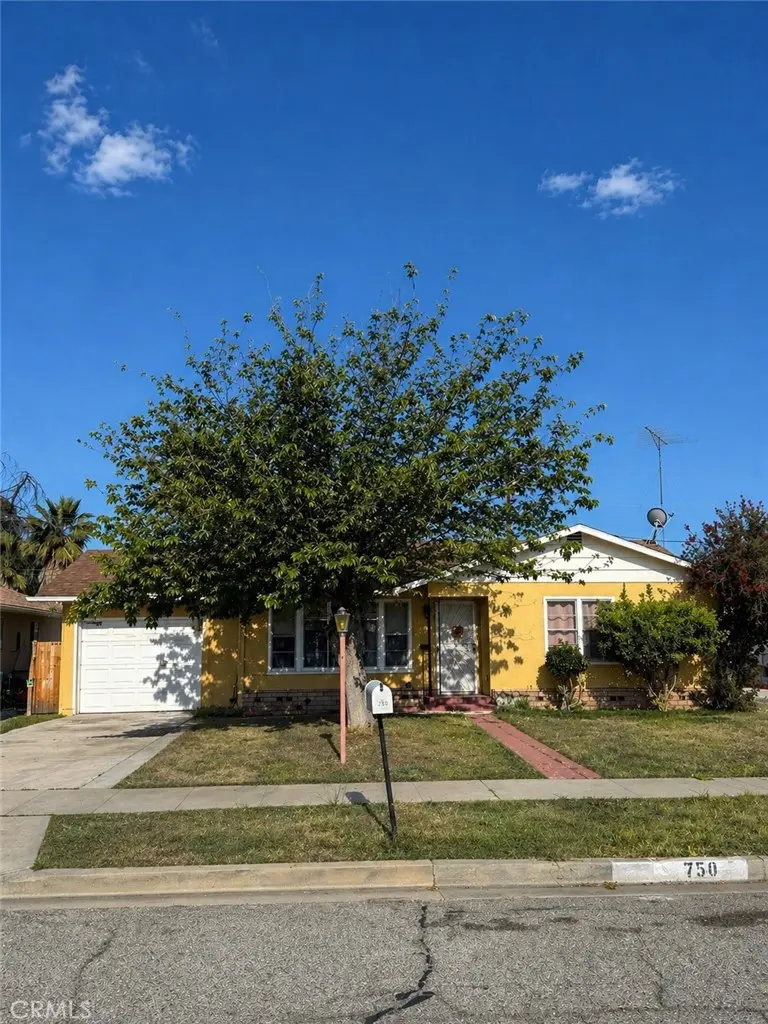 Single Family Residence for sale at 434 S Harvard Street, Hemet, CA featuring 3 beds and 1 bath
