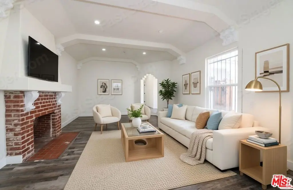 Residential Lease for rent at 520 W 82Nd Street 520- A, Los Angeles, Los Angeles County, CA featuring 4 beds and 2 baths