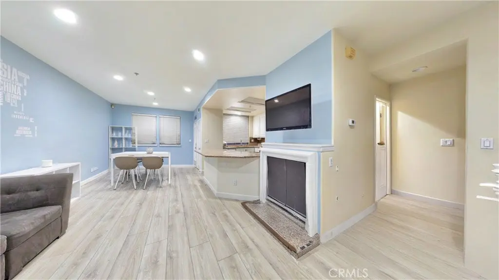 Condominium for rent at 332 W Summerfield, Anaheim, CA featuring 3 beds and 3 baths