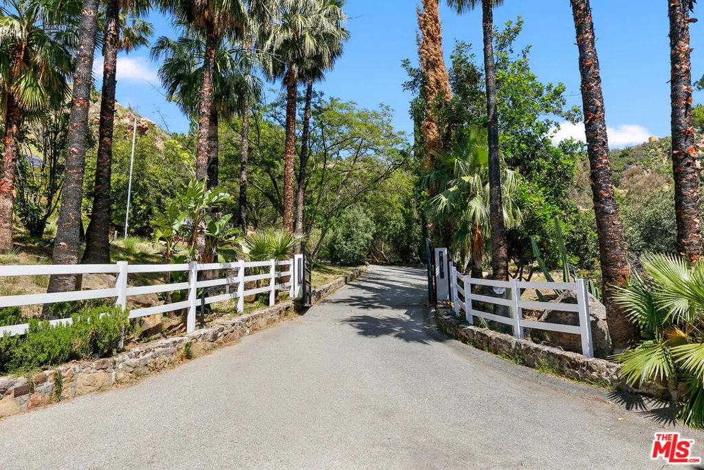 260 Loma Metisse Road, Malibu, CA — listing photo 1