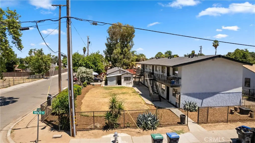 3940 E Burns, Fresno, CA — listing photo 1