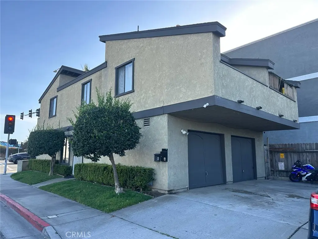 7611 Warner Avenue 2, Huntington Beach, CA — listing photo 1