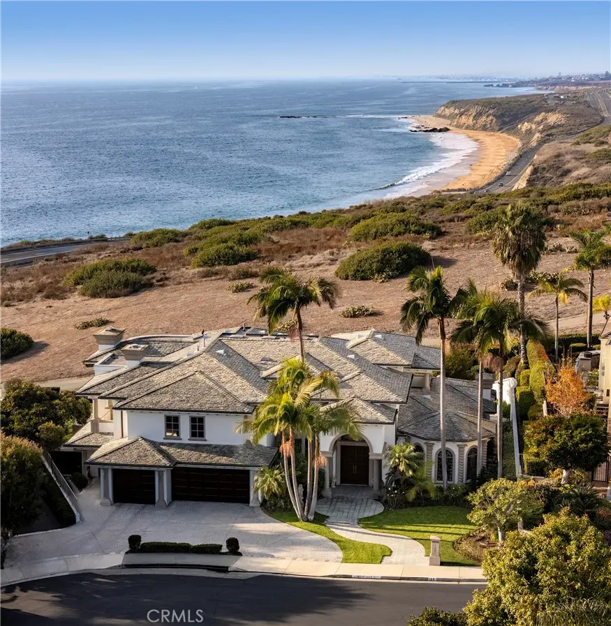 Single Family Residence for rent at 105 Irvine Cove Court, Laguna Beach, CA featuring 4 beds and 7 baths