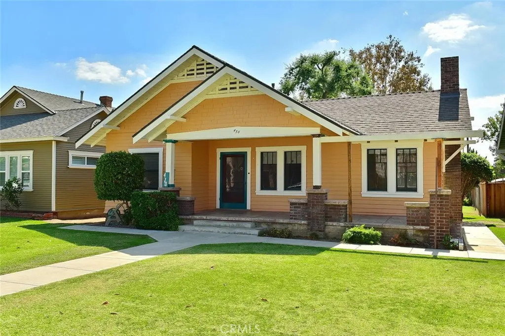 Residential Lease for rent at 470 W Center, Covina, Los Angeles County, CA featuring 2 beds and 2 baths