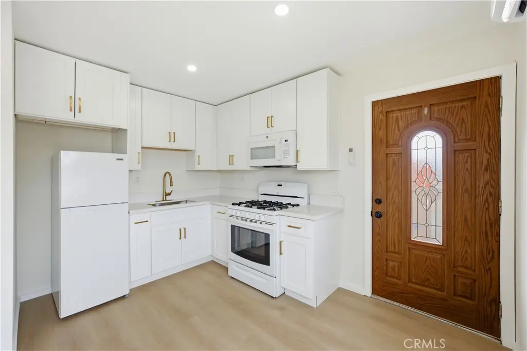 Residential Lease for rent at 11633 Terradell B, Santa Fe Springs, Los Angeles County, CA featuring 1 bed and 1 bath