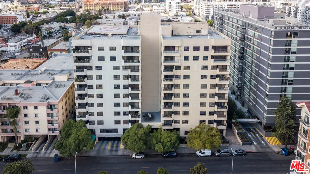 Condominium for sale at 727 S Ardmore Avenue 304, Los Angeles, CA featuring 2 beds and 2 baths