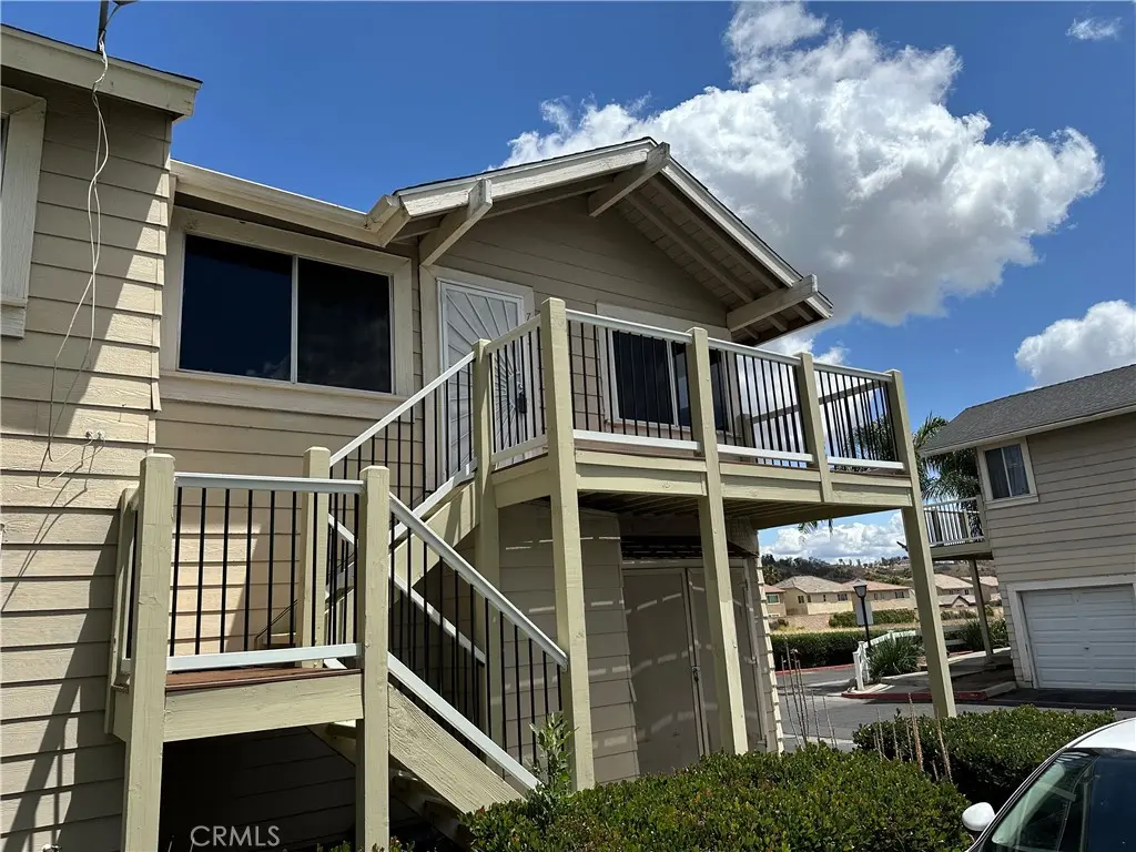 Condominium for sale at 713 Walnut Drive 17, Lake Elsinore, CA featuring 2 beds and 1 bath