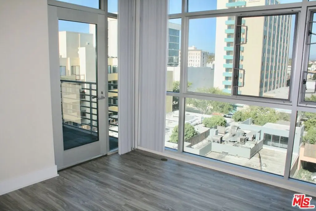 Residential Lease for rent at 1241 5TH Street 305, Santa Monica, Los Angeles County, CA featuring 2 beds and 2 baths
