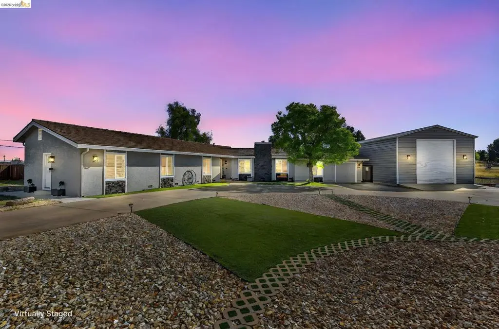 Single Family Residence for rent at 59 Old Stagecoach Rd, Brentwood, CA featuring 4 beds and 3 baths