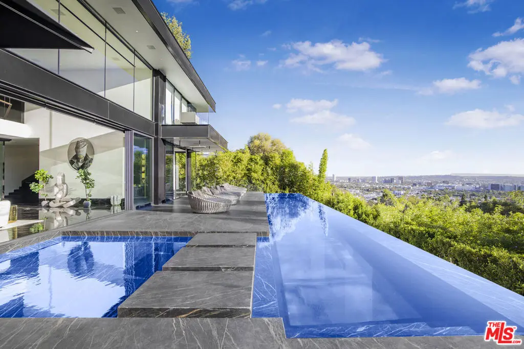 Residential Lease for rent at 1369 Londonderry Place, West Hollywood, Los Angeles County, CA featuring 5 beds and 8 baths
