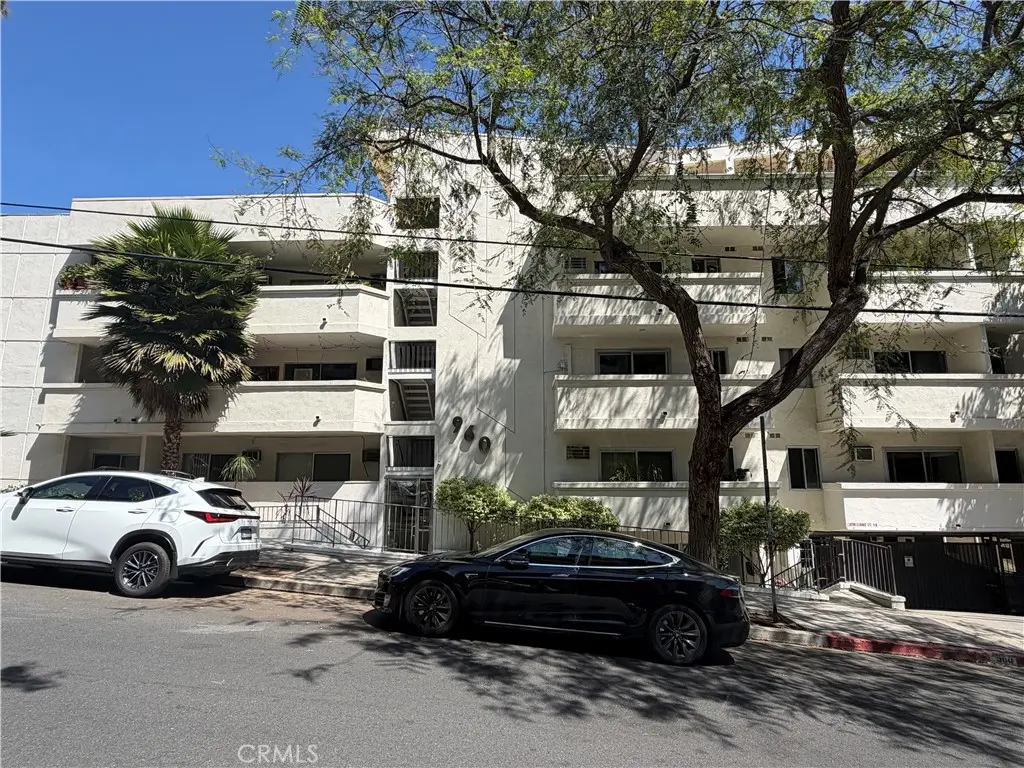 960 Larrabee, West Hollywood, CA — listing photo 1