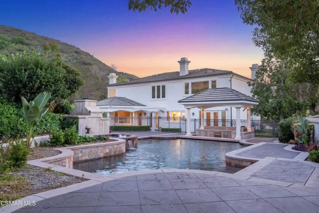 Single Family Residence for rent at 25301 Prado De Los Arboles, Calabasas, CA featuring 5 beds and 5 baths