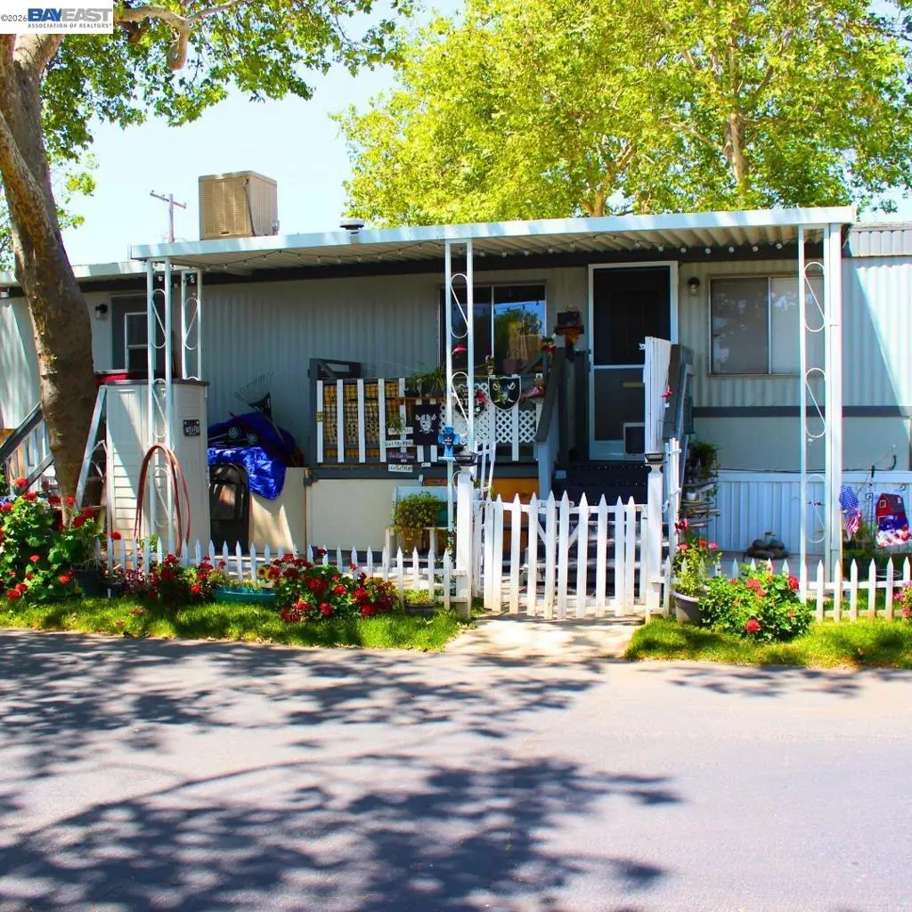Manufactured In Park for sale at 621 E Lockeford St. #30, Lodi, CA featuring 1 bed and 1 bath