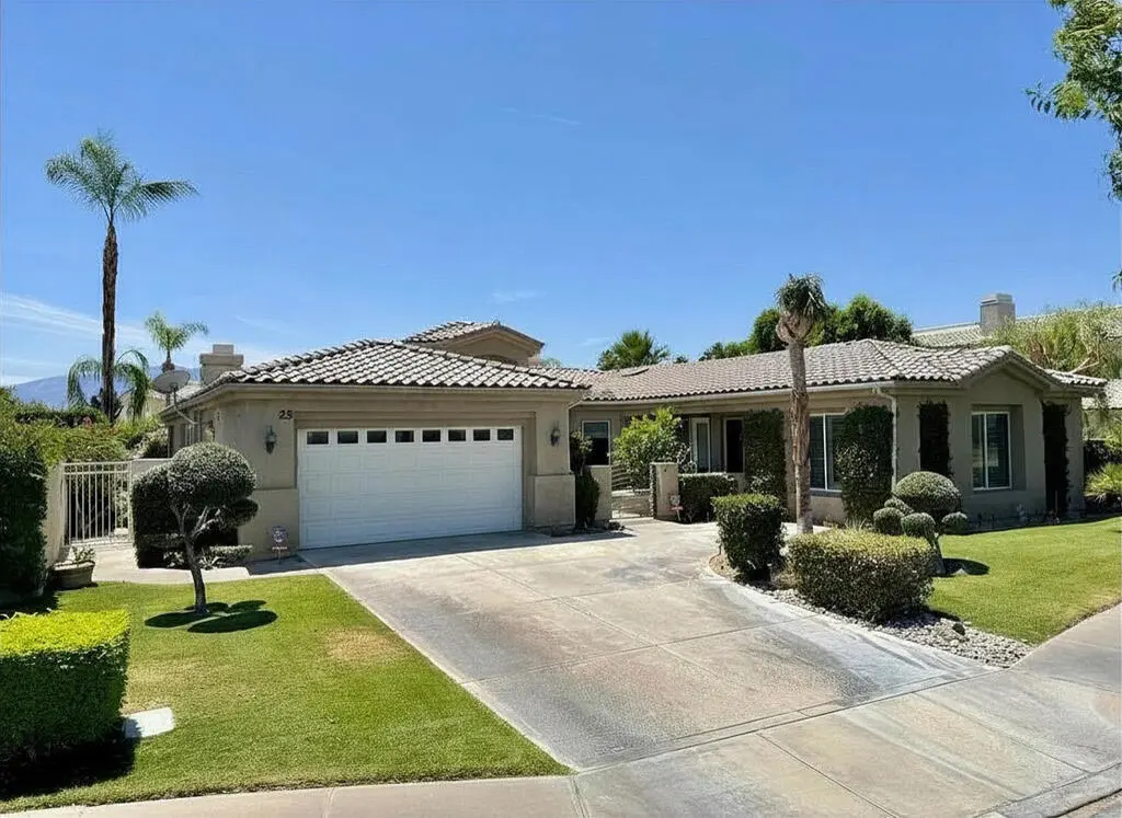 Single Family Residence for rent at 25 Buckingham Way, Rancho Mirage, CA featuring 5 beds and 4 baths