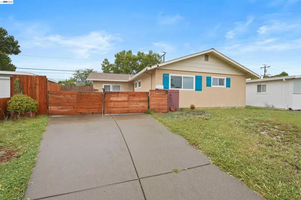 Single Family Residence for sale at 1712 Utah St, Fairfield, CA featuring 3 beds and 2 baths