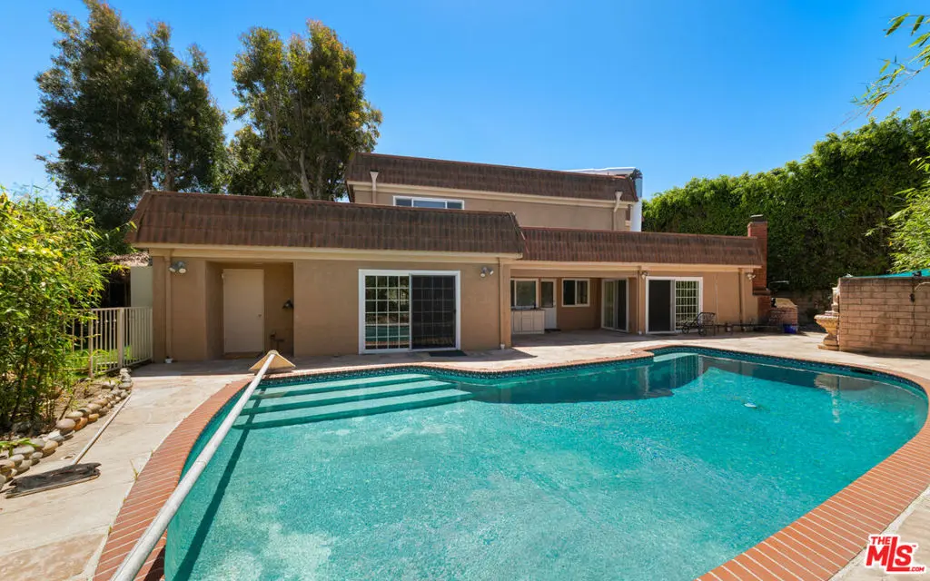 Residential Lease for rent at 3102 Granville Avenue, Los Angeles, Los Angeles County, CA featuring 7 beds and 6 baths