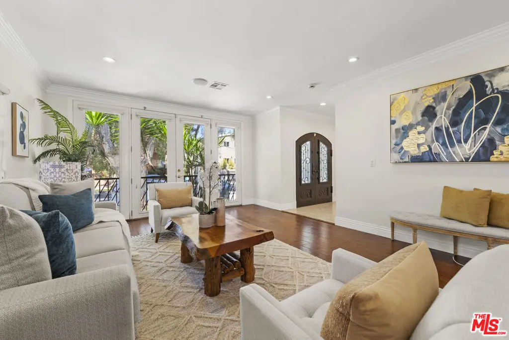 Residential Lease for rent at 1114 S La Peer Drive, Los Angeles, Los Angeles County, CA featuring 3 beds and 2 baths