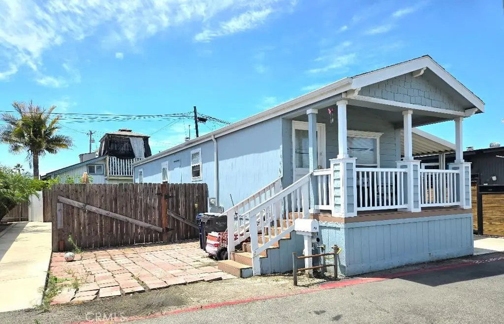 21752 Pacific Coast Hwy 7A, Huntington Beach, CA — listing photo 1