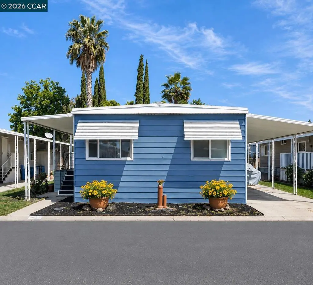 Manufactured In Park for sale at 2322 Dalis Dr, Concord, CA featuring 2 beds and 2 baths