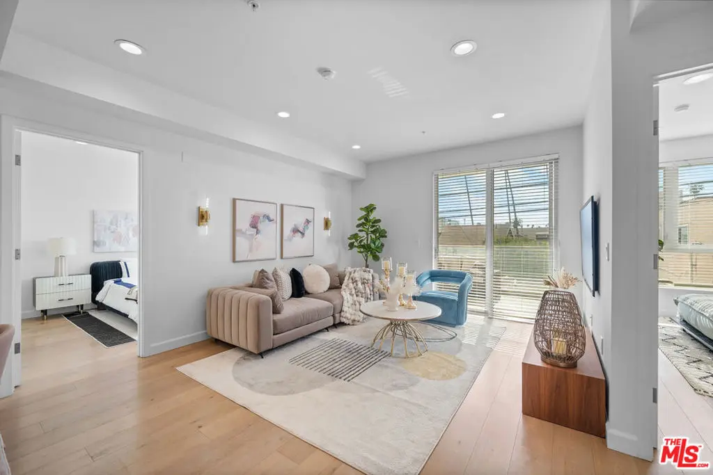 Condominium for sale at 105 S Mariposa Avenue 204, Los Angeles, CA featuring 2 beds and 2 baths