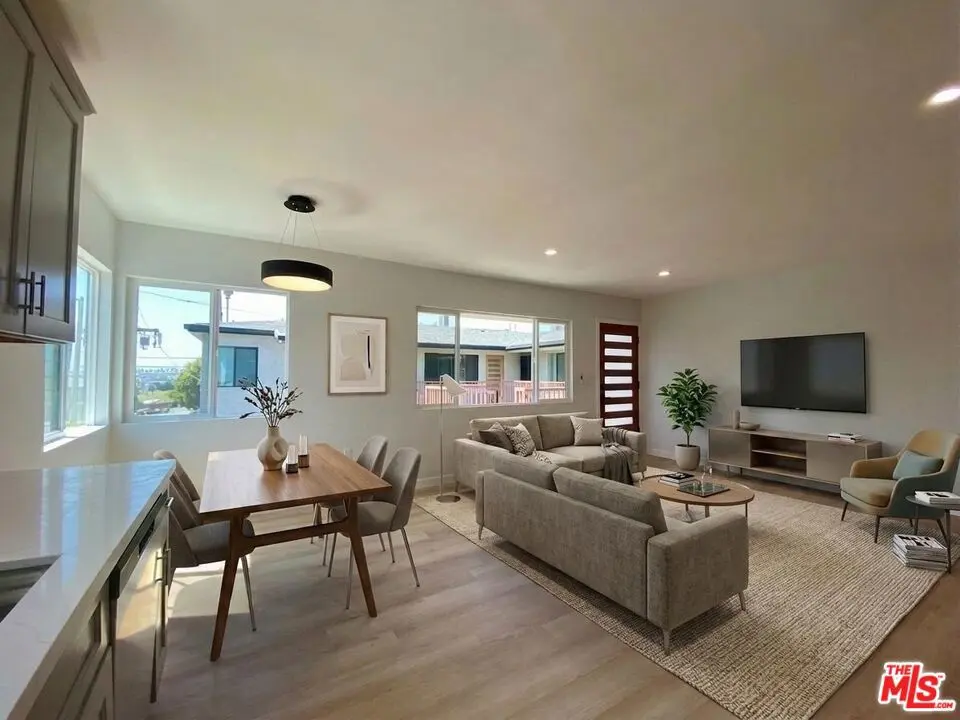 Residential Lease for rent at 3207 W 3rd Street 4, Los Angeles, Los Angeles County, CA featuring 1 bed and 1 bath