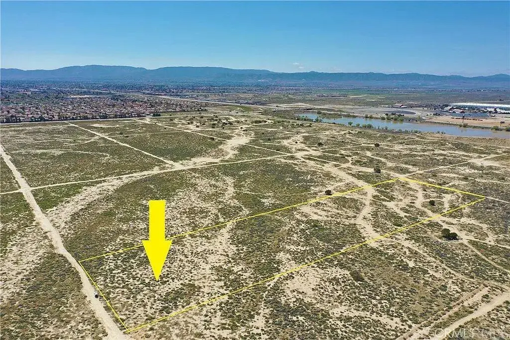 15 Stw Vic Avenue, Lancaster, CA — listing photo 1