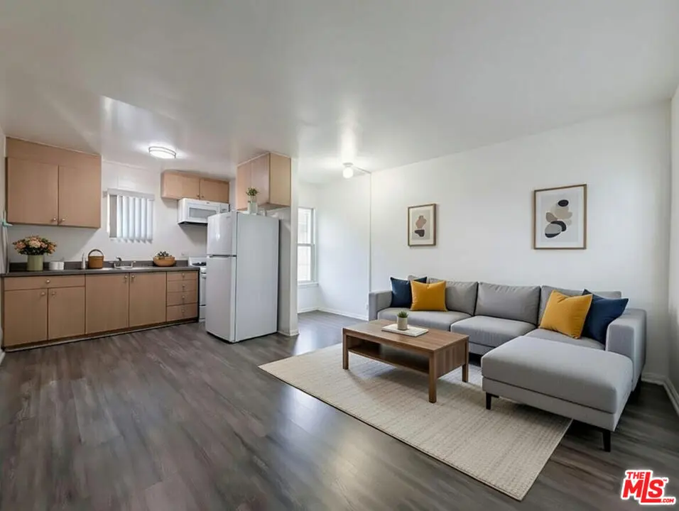 Residential Lease for rent at 1211 W 28th Street 10, Los Angeles, Los Angeles County, CA featuring 1 bed and 1 bath