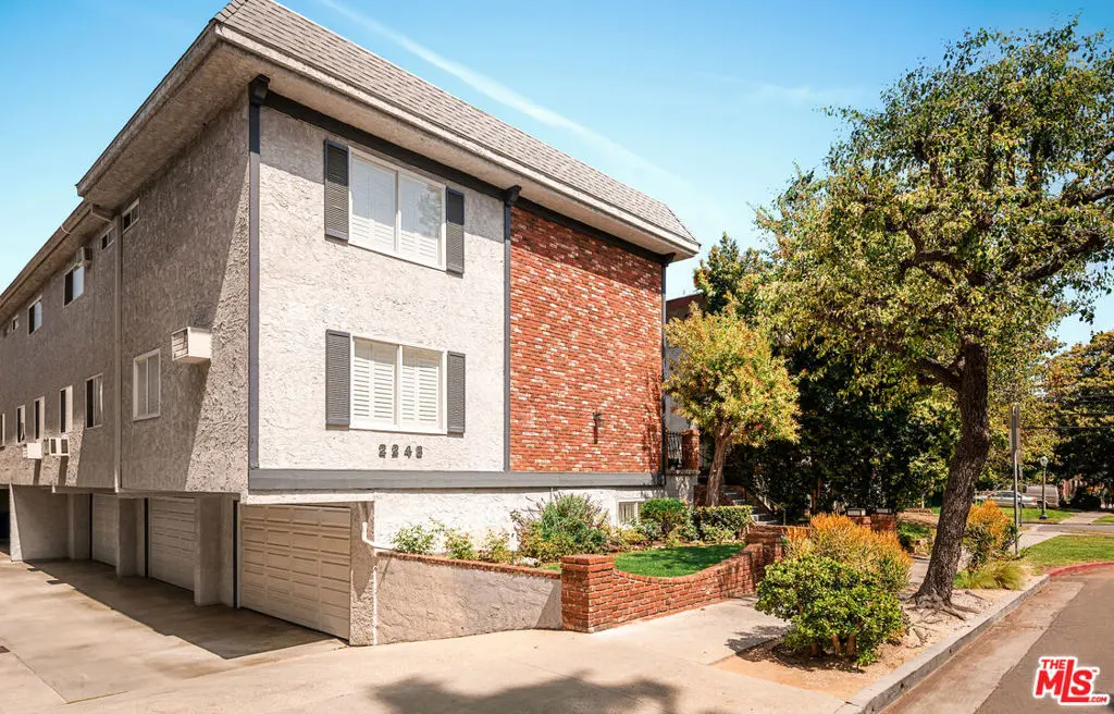 Condominium for sale at 2248 S Bentley Avenue 2, Los Angeles, CA featuring 2 beds and 3 baths
