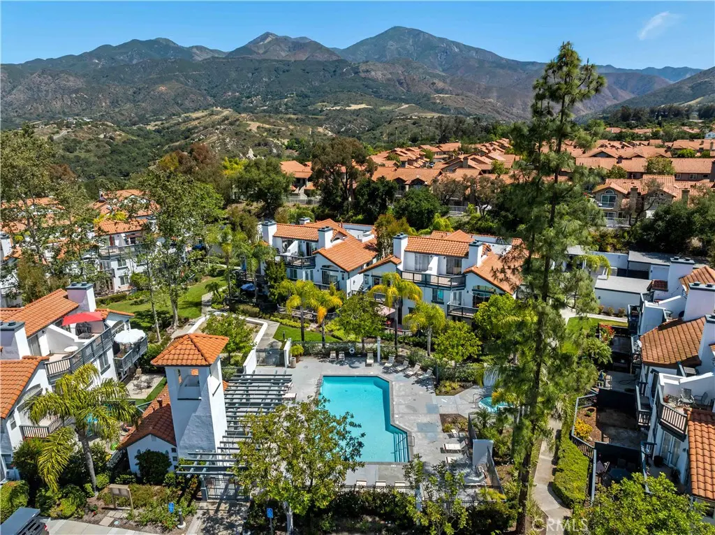 Condominium for sale at 46 Dianthus, Rancho Santa Margarita, CA featuring 2 beds and 2 baths