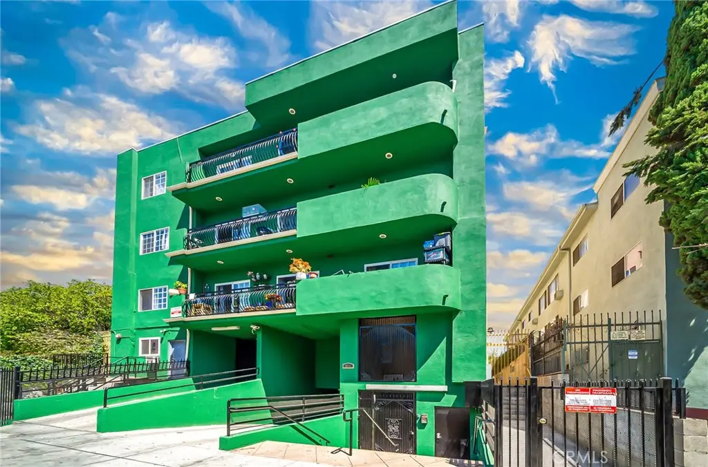 Residential Lease for rent at 316 S New Hampshire 204, Los Angeles, Los Angeles County, CA featuring 1 bed and 1 bath