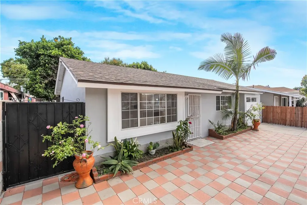 Single Family Residence for sale at 180 E 69th, Long Beach, CA featuring 3 beds and 1 bath