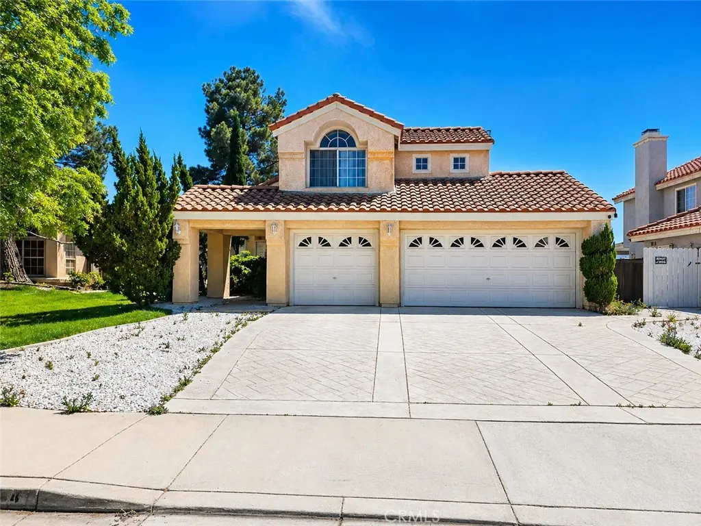 6044 Catalina, Palmdale, CA — listing photo 1