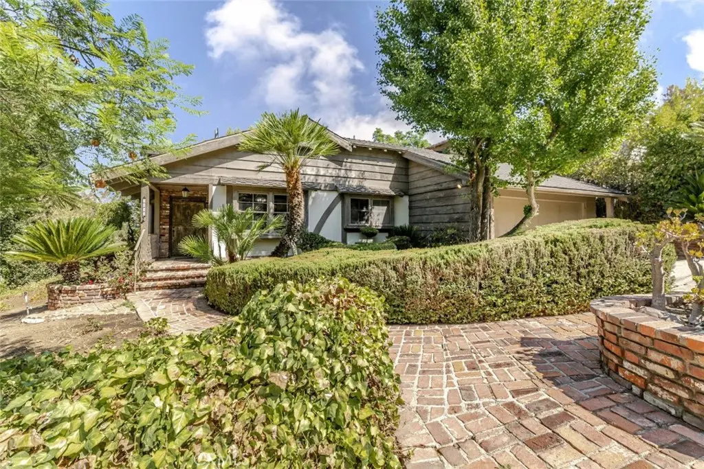 3852 Eureka Drive, Studio City, CA — listing photo 1