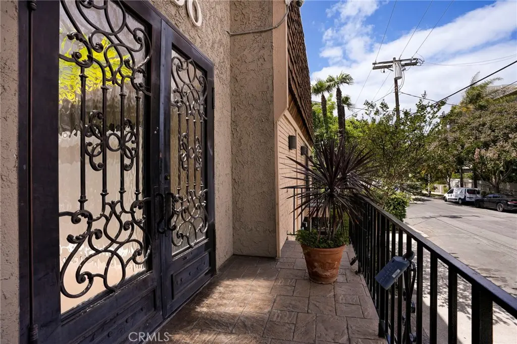 11100 Acama 13, North Hollywood, CA — listing photo 1