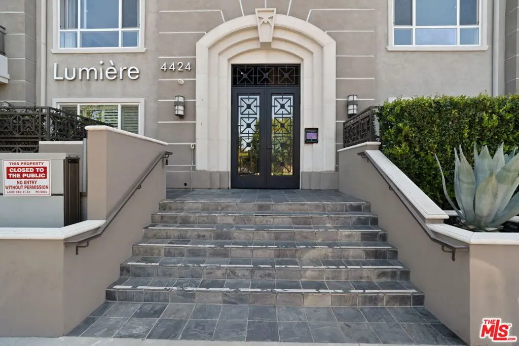 4424 Whitsett Avenue 303, Studio City, CA — listing photo 1
