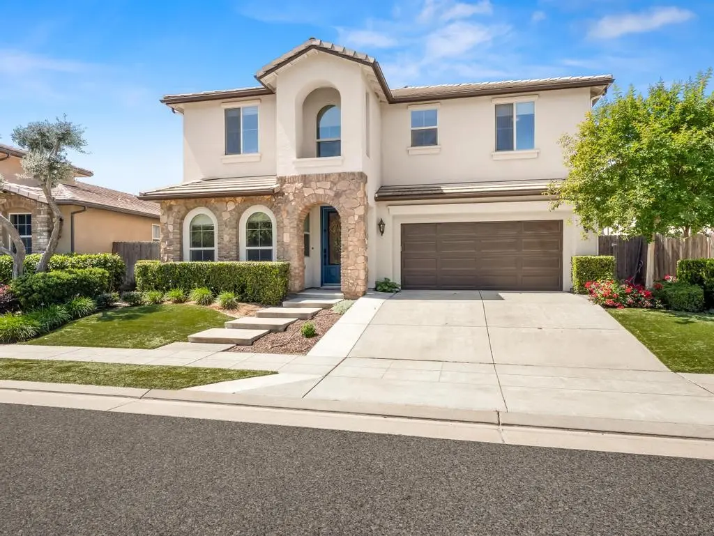 1229 E Via Roma, Fresno, CA — listing photo 1